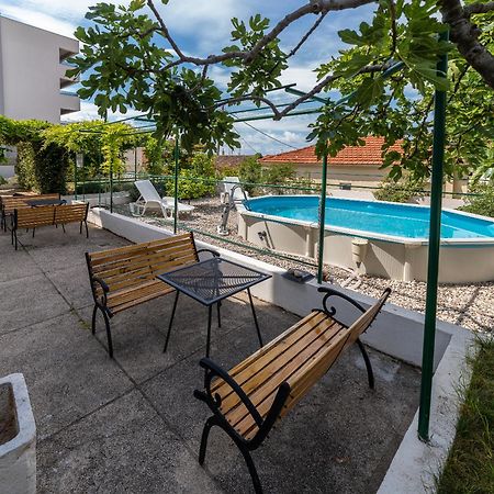 Apartments Turtle Gardens Макарска Экстерьер фото