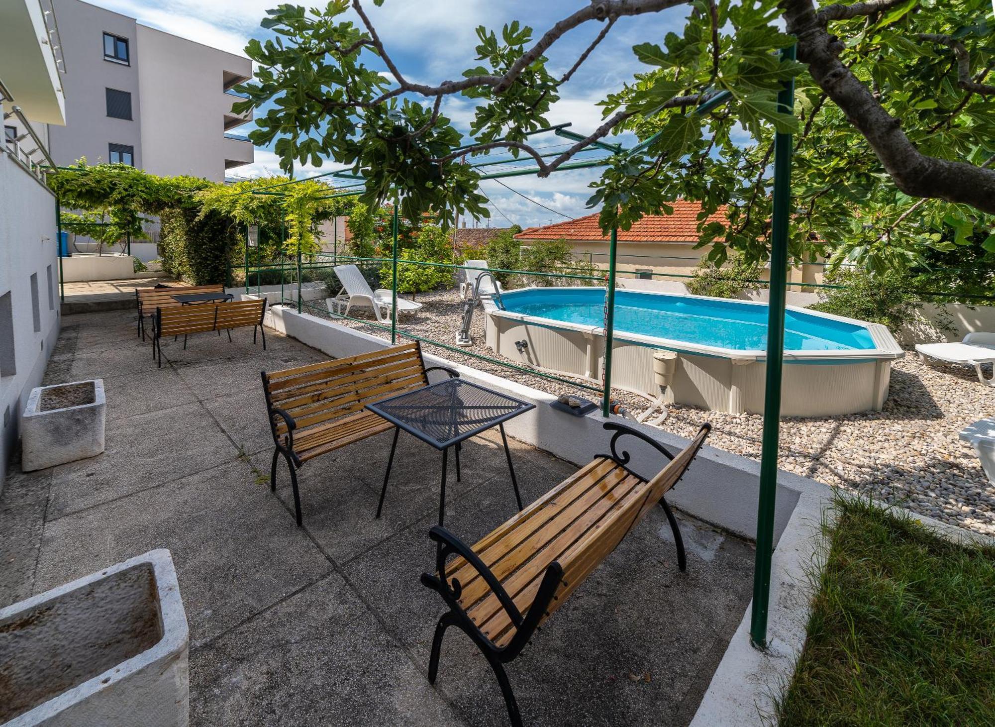 Apartments Turtle Gardens Макарска Экстерьер фото